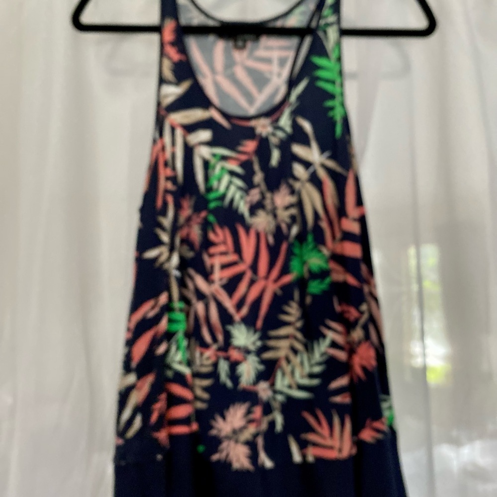 Swing tank top